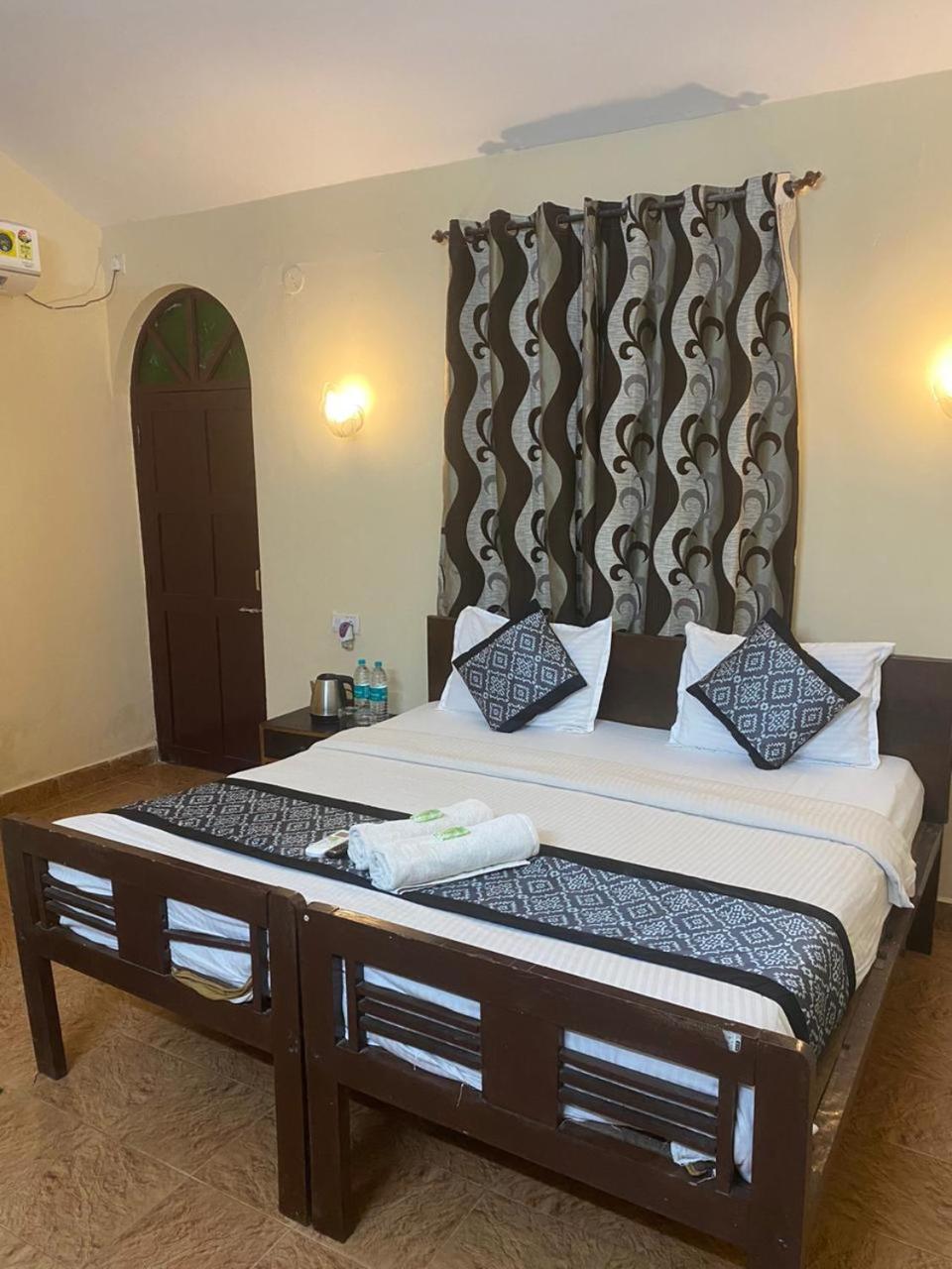 Baga Beach Palms Luaran gambar