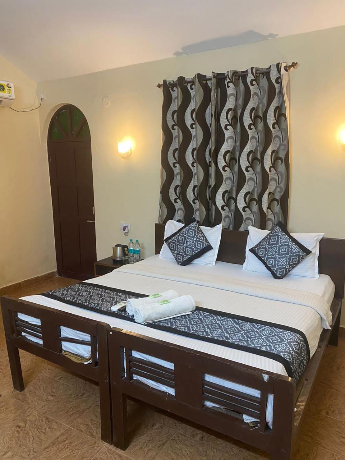 Baga Beach Palms Luaran gambar